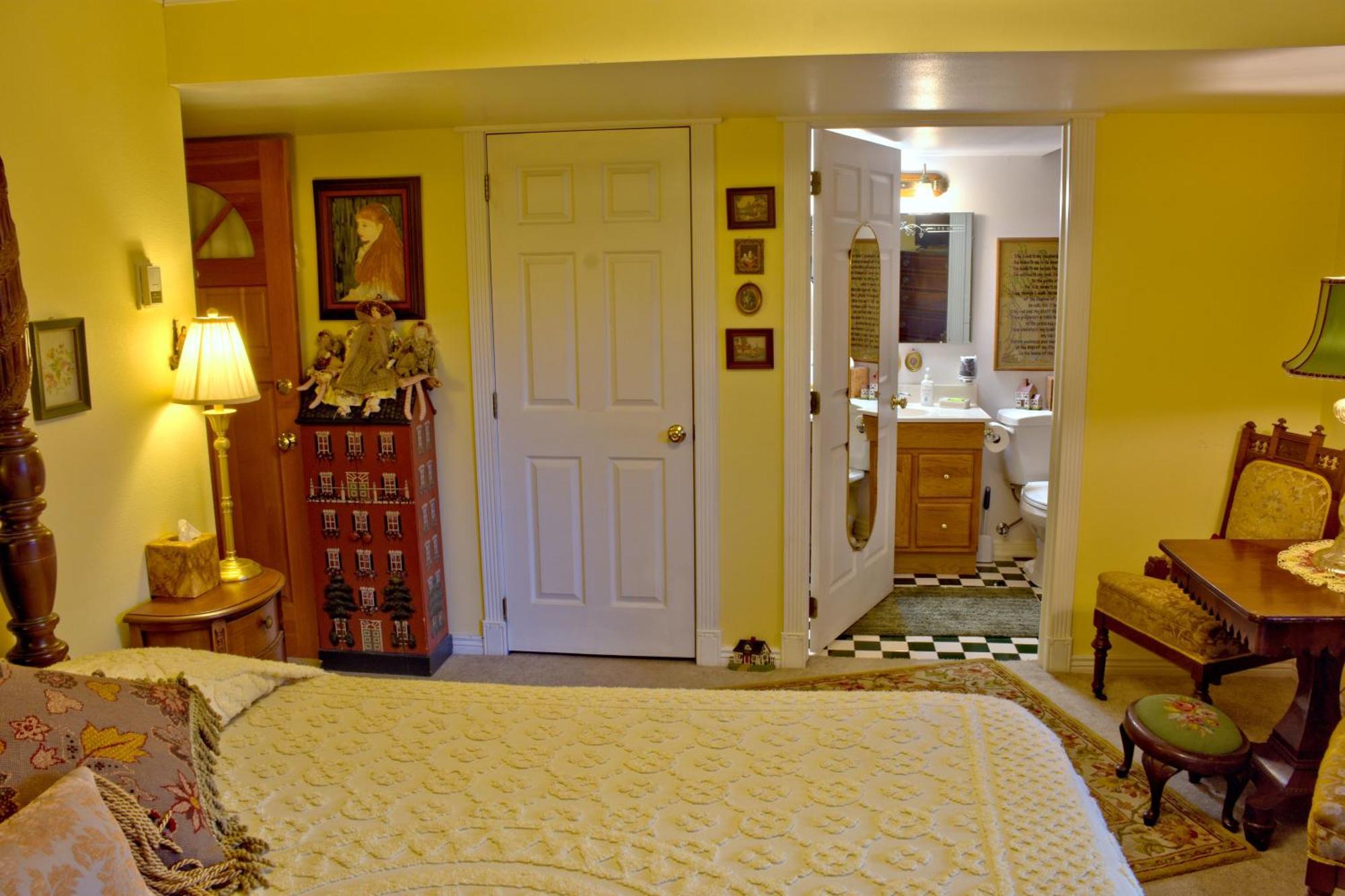 Bed & Breakfast Big Yellow 3*